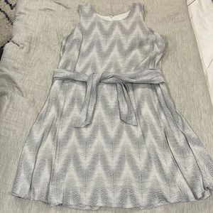 Silky white & navy sleeveless dress with waist tie